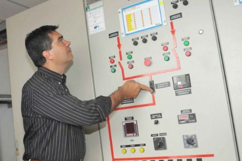 Capitanich inaugura el centro de distribuci&oacute;n y estaci&oacute;n transformadora n&deg; 12, de Barranqueras