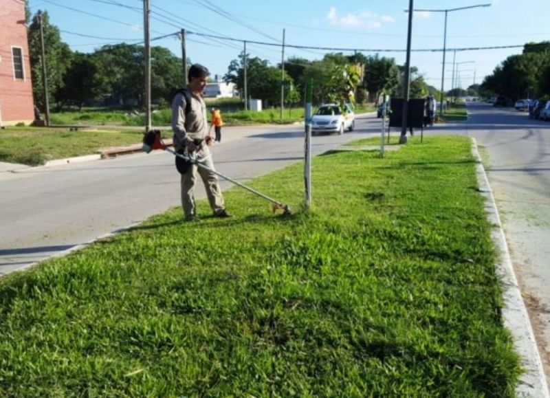 Continúa el desmalezado en Resistencia
