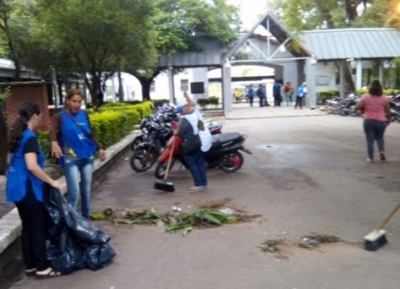 Operativo de prevención con limpieza y descacharrado en el Perrando