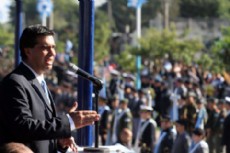 El gobernador durante su discurso por los 203 aniversario de la Revoluci�n de Mayo.