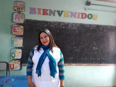 Nominada a nivel mundial: Gloria Cisneros, la docente que hace 90 kilómetros en moto por caminos rurales para dar clases