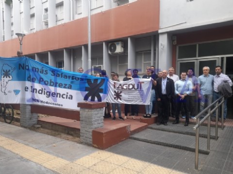 Docentes y trabajadores universitarios afrontan un paro por 48 horas