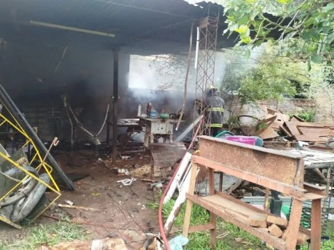 Bomberos sofocaron un incendio en Resistencia y evitaron que se propague