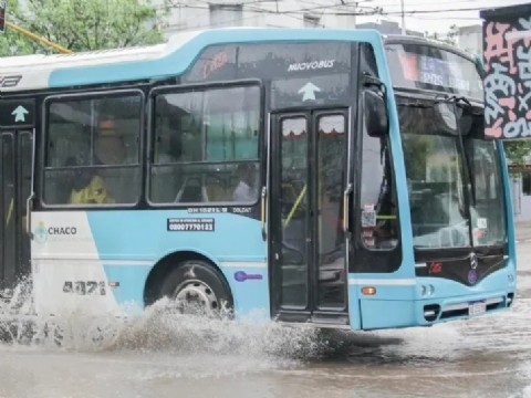Suspendieron el servicio de transporte público en Resistencia por el temporal