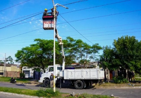 Repararon parte del cableado eléctrico en un sector de Barranqueras, tras un robo