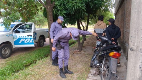 Demoraron a dos sujetos cuando circulaban con una motocicleta denunciada como sustraída en Resistencia