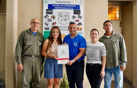 El municipio de Barranqueras entregó camillas e insumos a la Escuela de Formación Profesional 10