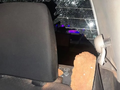 Detuvieron a dos hombres por atacar un móvil policial en Sáenz Peña