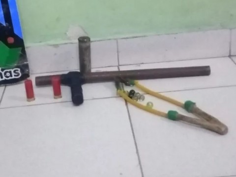 Dos adolescentes fueron demorados por amenazar a vecinos con un arma de fuego en Las Breñas