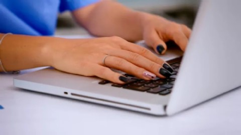 Salud alerta por cursos no autorizados publicados en redes