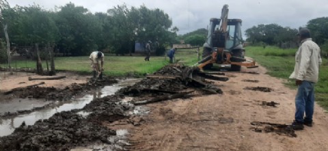 La Municipalidad intensifica trabajos de limpieza y desobstrucción tras las fuertes lluvias en Colonia Elisa