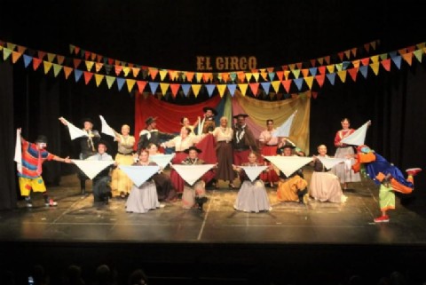 Romance de Zamba despide el año bailando en "La Máscara Teatro"