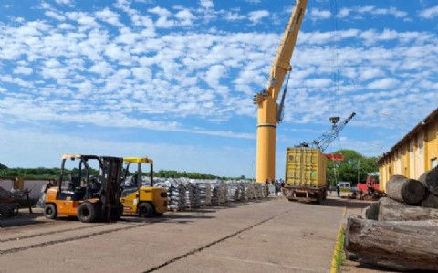 El Puerto de Barranqueras concretó una nueva exportación de carbón chaqueño
