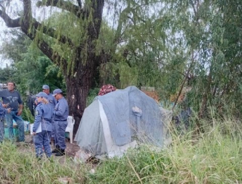Retiraron un asentamiento irregular en el predio de la Laguna Argüello de Resistencia