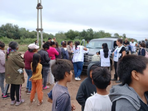 El Gobierno provincial brinda asistencia y acompañamiento a familias damnificadas de Miraflores