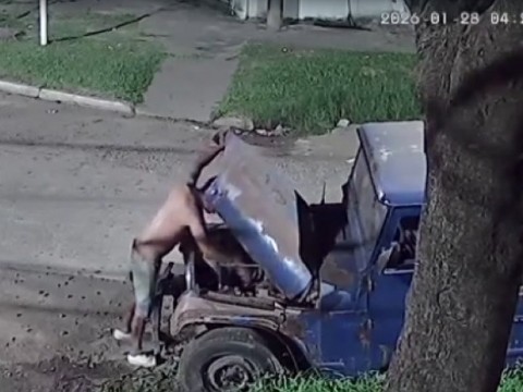 Un hombre fue demorado por dañar el sistema eléctrico de un automóvil en Resistencia