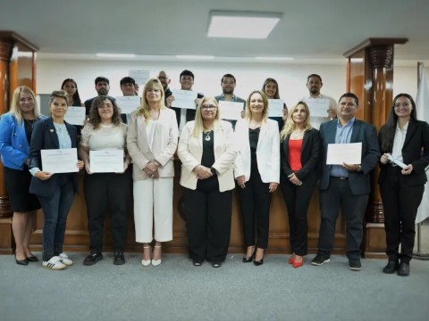 Personal del Poder Legislativo se capacitó en comunicación digital y recibió sus certificados