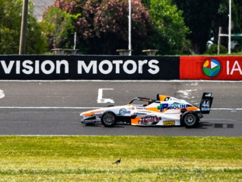 Polini se subió al podio de la F2 Argentina y se mantiene en la pelea por el título