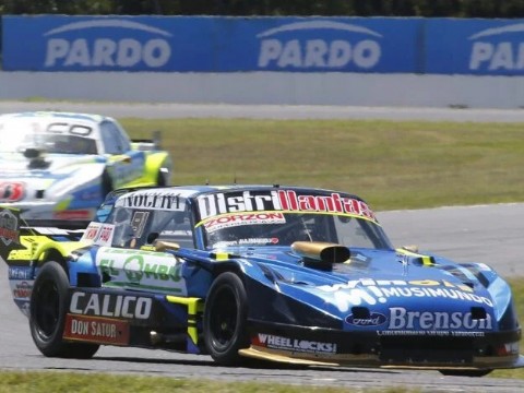 Carabajal se llevó una inesperada victoria en el TC Mouras y llega líder del campeonato a la última