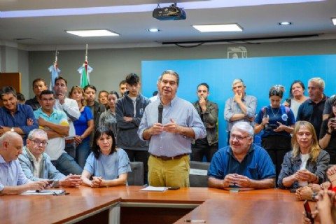 Capitanich asume en el PJ provincial y anuncia ambiciosa meta: 200 mil afiliados y 20 mil unidades básicas