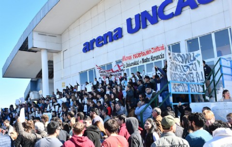 Uncaus llevó adelante una clase al aire libre en defensa de la Universidad Pública