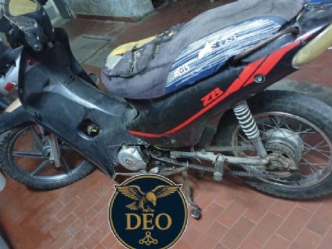 Detuvieron a un joven mientras circulaba con una moto robada en Resistencia