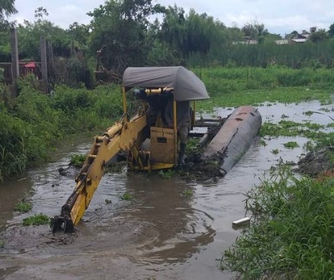 Refuerzan tareas de limpieza y piden no arrojar basura en las lagunas