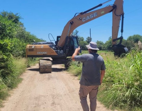 Apa y Vialidad Provincial ejecutaron tareas de saneamiento en el canal III del Bajo Hondo Grande
