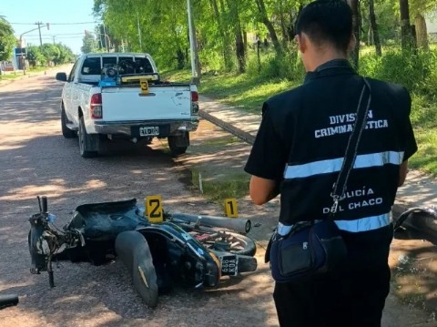Un joven estrelló su moto contra una camioneta en Las Breñas y está en grave estado