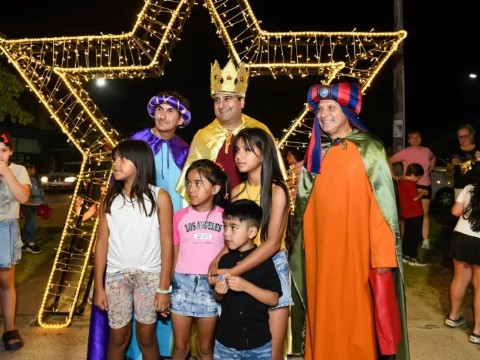 Los Reyes Magos recorrieron Sáenz Peña y llenaron de alegría la avenida 33