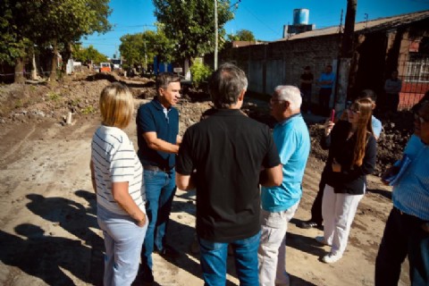El Gobierno provincial avanza con obras de pavimentación en Resistencia y la limpieza del Río Negro