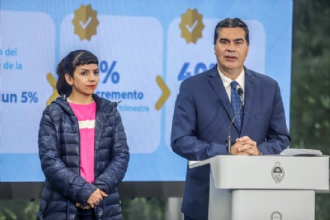 Capitanich anunció aumento salarial para docentes y la administración pública, además de la extensión escolar