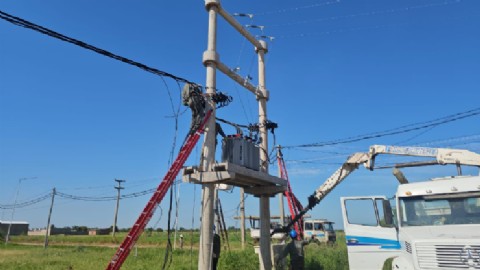 El Gobierno provincial trabaja sobre la red eléctrica en barrios de Juan José Castelli