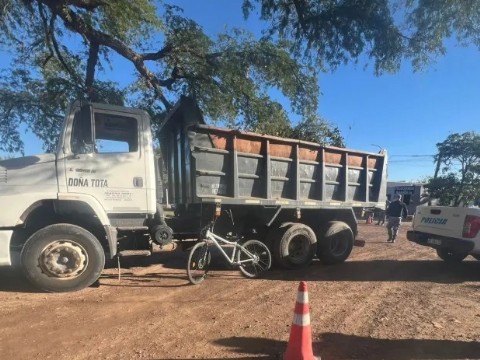 Falleció una joven ciclista que fue atropellada por un camión en Resistencia