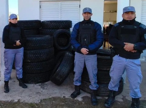 Secuestraron 20 neumáticos de contrabando en Samuhú