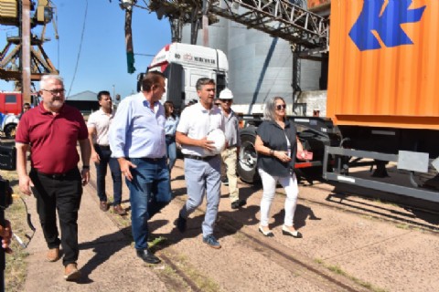 La provincia exportó una carga de aceite de girasol a España desde el Puerto de Barranqueras