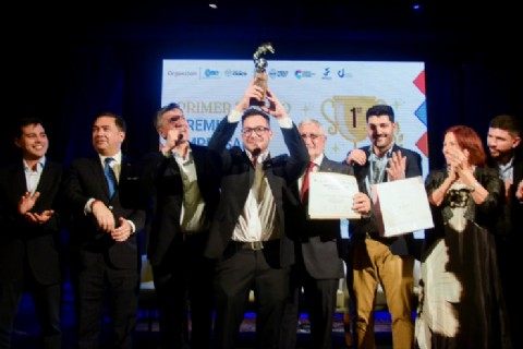 El gobernador Zdero acompañó la entrega del premio Empresario Joven Argentino 2025