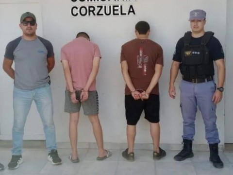 Una adolescente fue brutalmente atacada por dos hombres en la vía pública en Corzuela