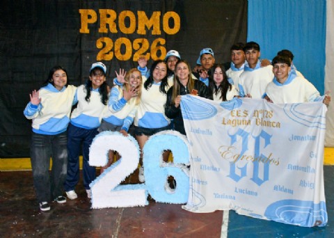 La Promoción 2026 de Laguna Blanca presentó su remera y recibió el acompañamiento de la intendenta Panzardi