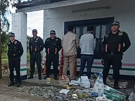 Descubrieron placas de cementerio ocultas en una camioneta en General San Martín