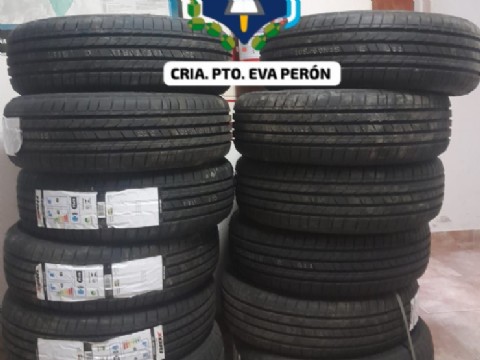 Secuestran cubiertas extranjeras sin aval aduanero en un control vial de Puerto Eva Perón