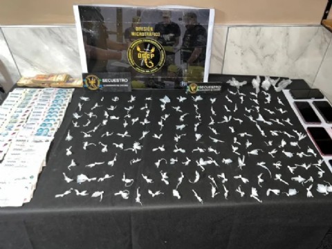 Detuvieron a dos jóvenes con cocaína y 700 mil pesos en Resistencia