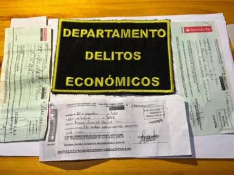 Una mujer detenida por utilizar cheques falsos para comprar mercadería por 35 millones de pesos