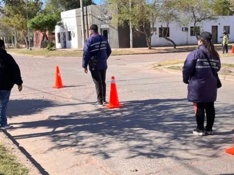 Una mujer se negó a un control en Charata y llamó a dos hombres para que le roben al inspector