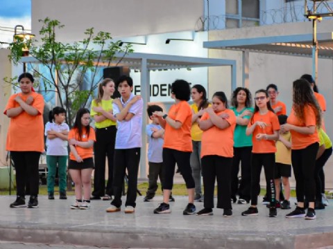 La Feria Inclusiva brilló en la Plaza Alfonsín de Sáenz Peña