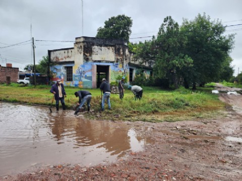 La Municipalidad de Colonia Elisa realizó intensos trabajos para normalizar desagües tras las lluvias
