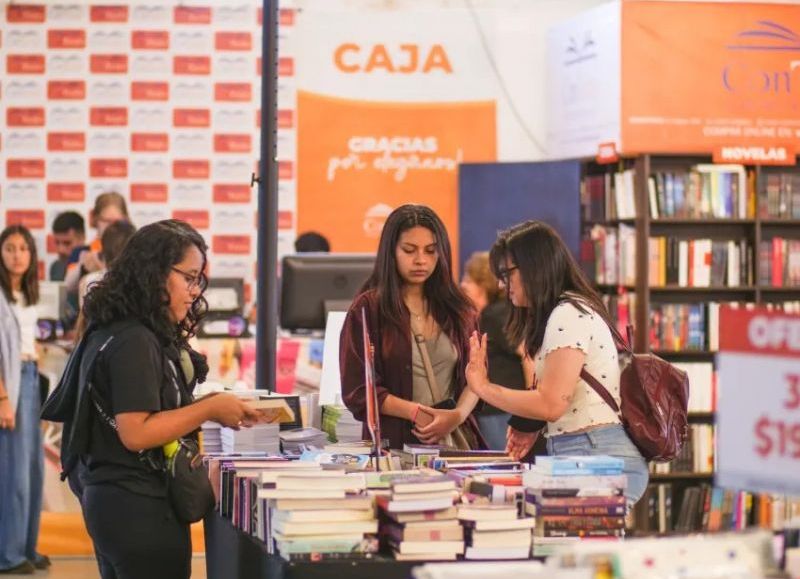 UNCAUS participa de la Feria Iberoamericana del Libro 2025