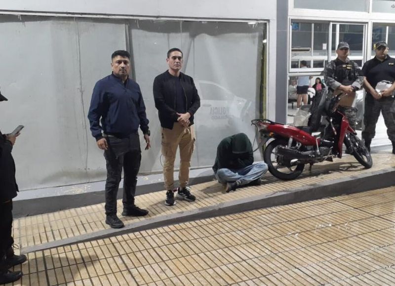 Vendía revisiones técnicas falsas en la terminal de Sáenz Peña y lo detuvieron