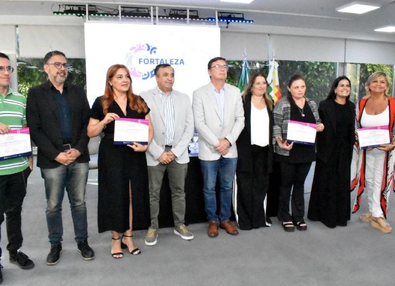 El Gobierno provincial entregó certificados a egresados del curso “Abordaje en consumos problemáticos”