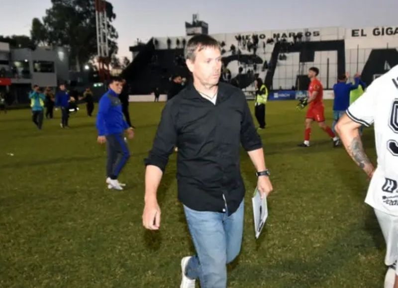 Pedro Llorens dejó de ser el entrenador de Chaco For Ever
